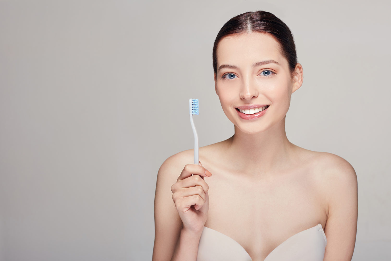 the right way to brush your teeth and the importance of taking care of your hygiene oral